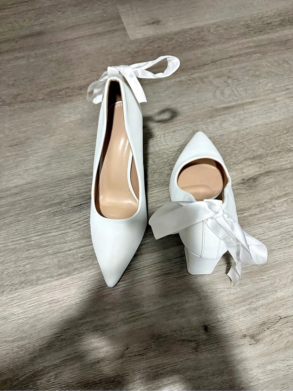 White Pointed-Toe Ribbon Heels Like New